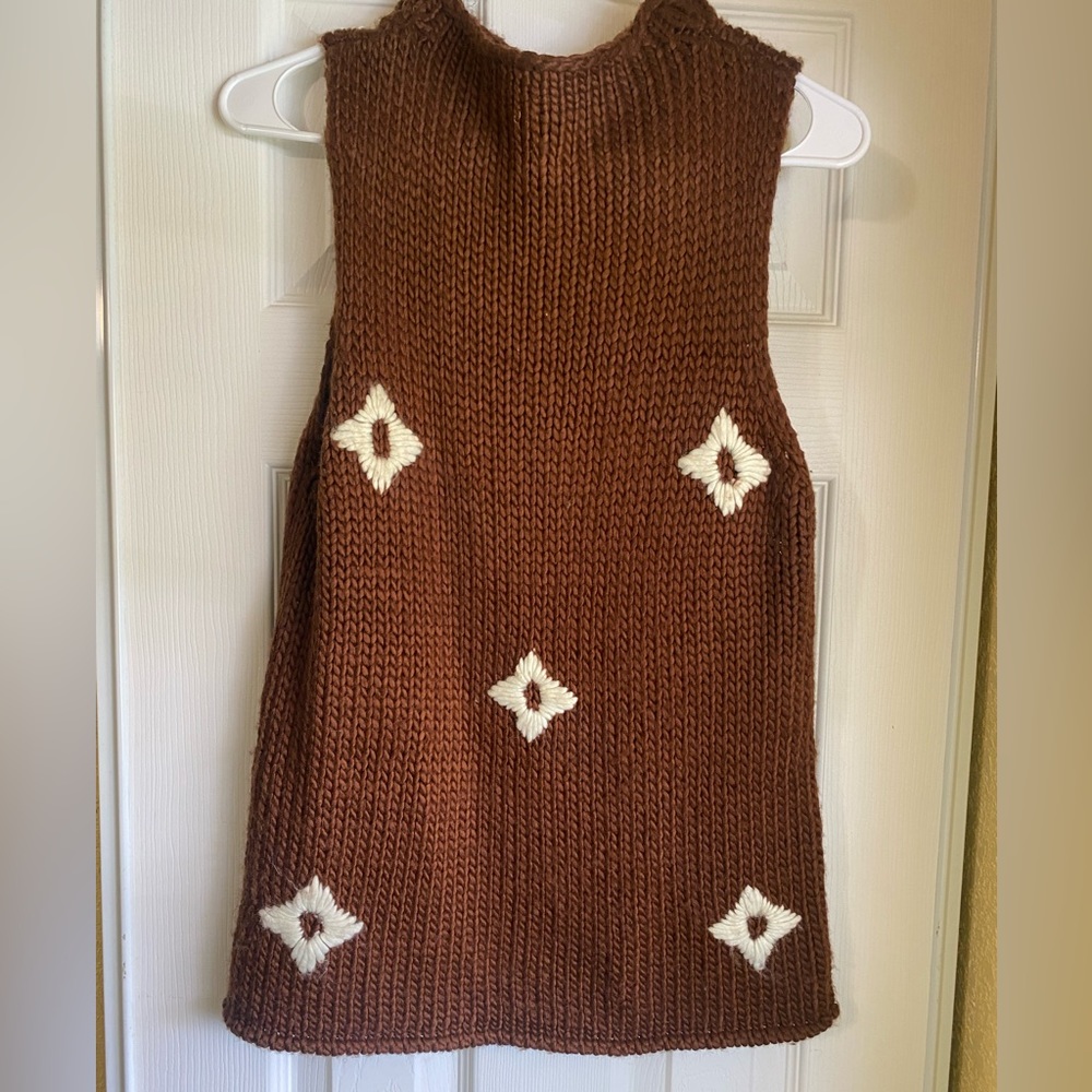 Crochet knitted no sleeve top